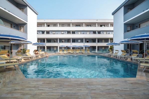 Seasonal outdoor pool, open 9:00 AM to 7:00 PM, pool umbrellas