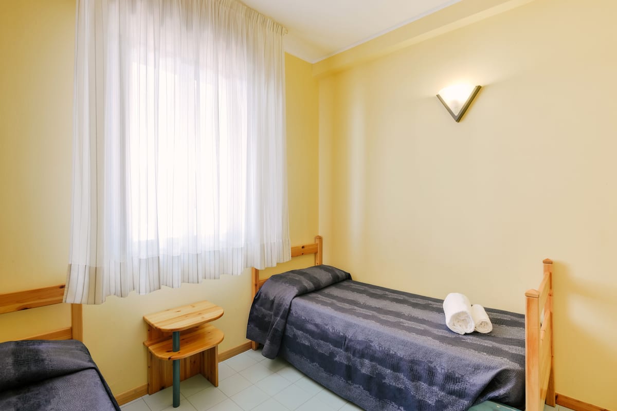Appartement Standard, 2 chambres, balcon | Coffres-forts dans les chambres, rideaux occultants