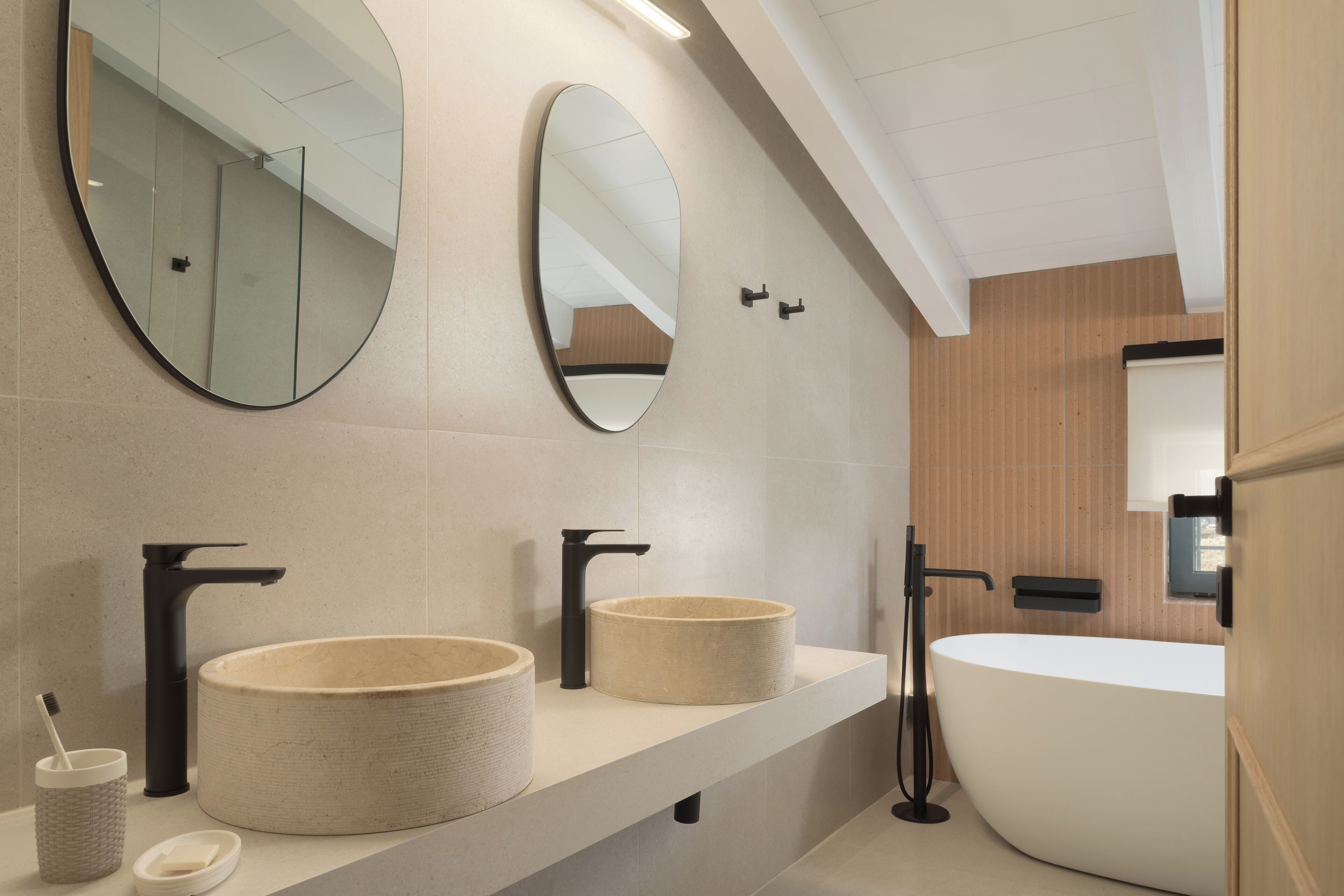 suite, 2 bedrooms | bathroom | shower, free toiletries, hair dryer, slippers