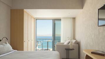 Junior Suite | Premium bedding, in-room safe, desk, iron/ironing board