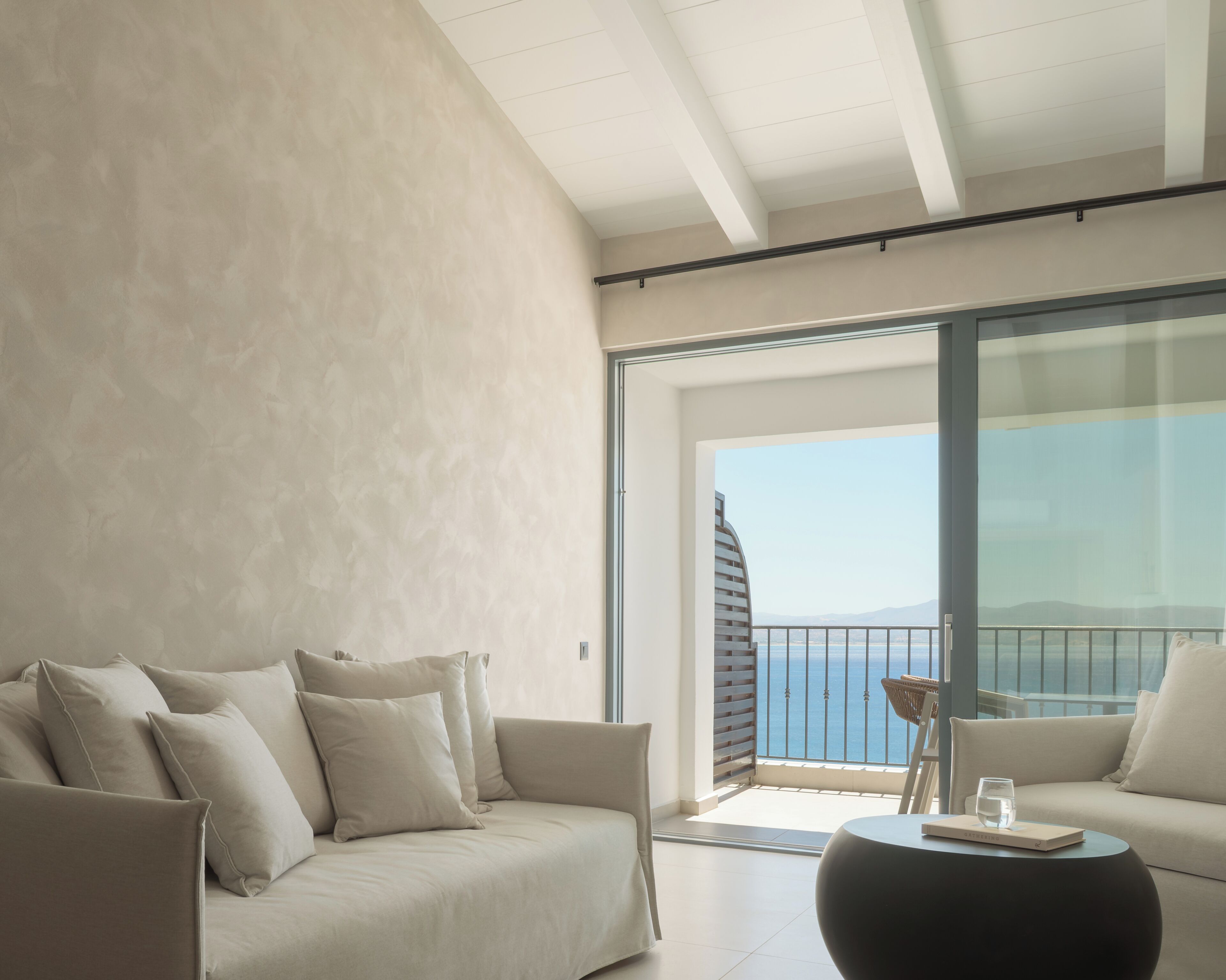 Premium bedding, in-room safe, desk, iron/ironing board