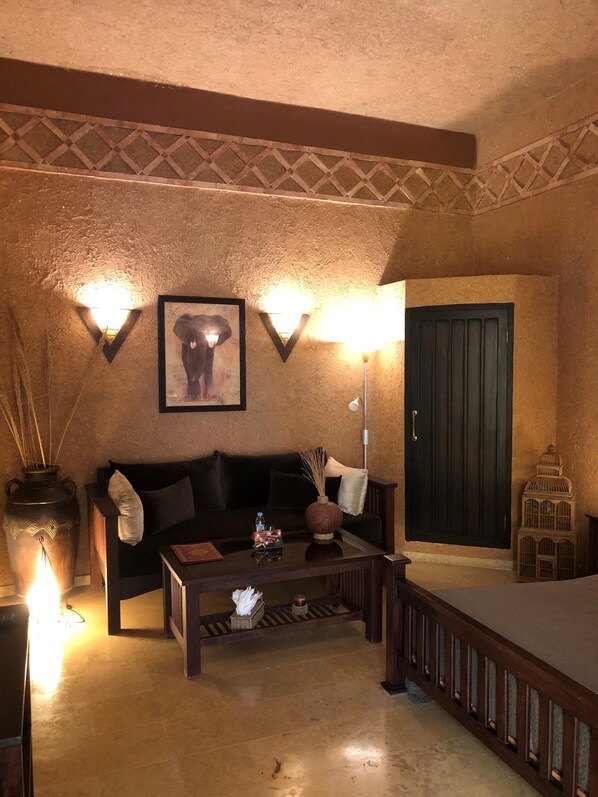 Junior Double Room, 1 Queen Bed, Non Smoking, Garden View