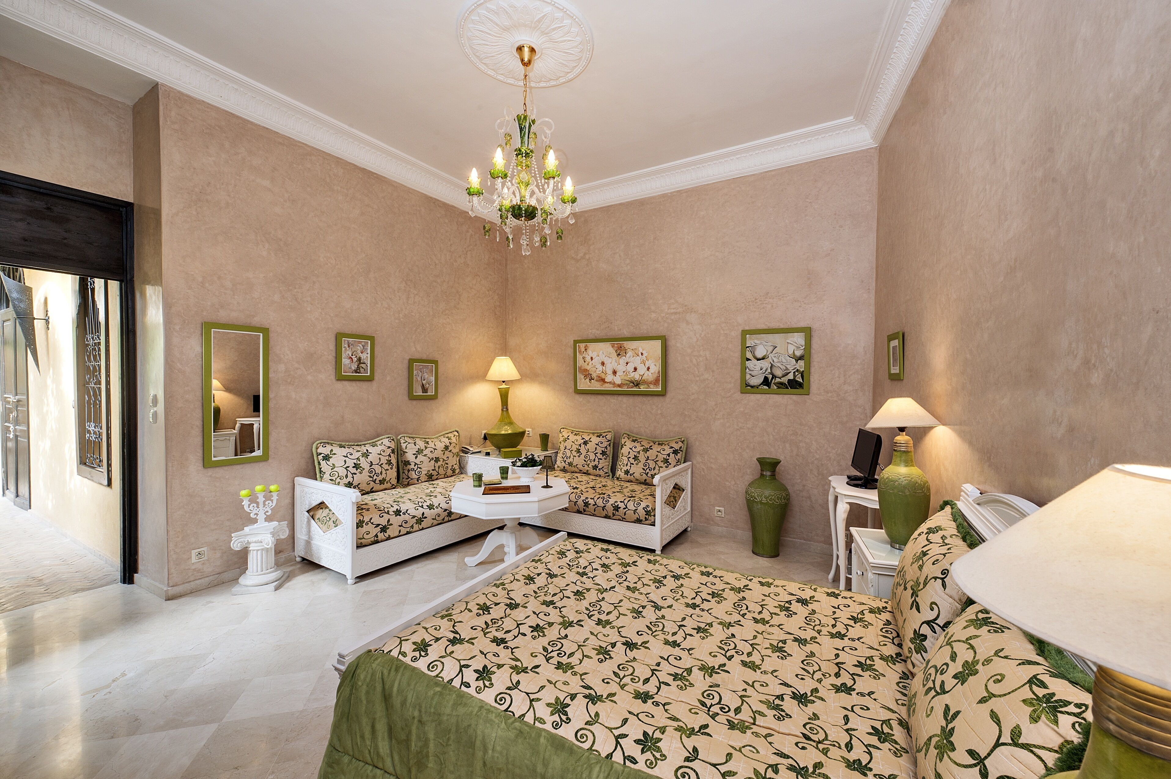 Lagon | Premium bedding, in-room safe, individually decorated