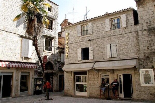 Front of property - Villa Carrara (Trogir)