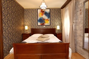 Chambre Double Deluxe | 1 chambre, coffres-forts dans les chambres, draps fournis