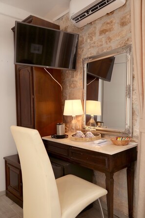 Basic Double Room | In-room safe, bed sheets - Villa Carrara (Trogir)