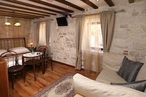 Chambre Double | Coffres-forts dans les chambres, draps fournis