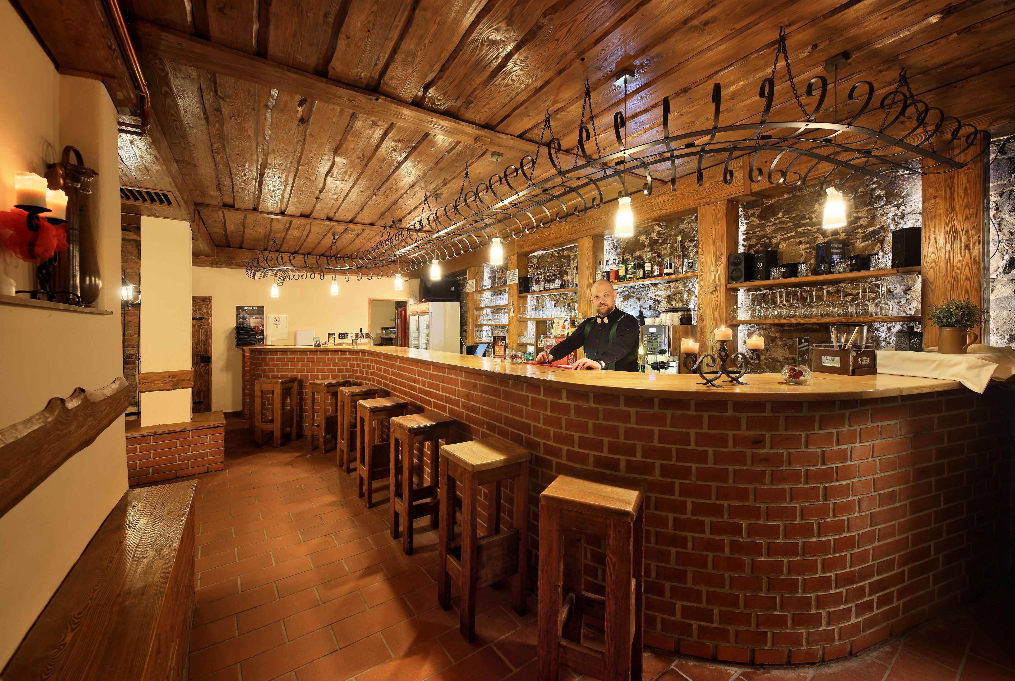 3 restaurantes; se sirven desayunos, comidas y cenas