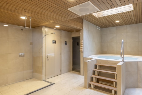 Fletcher Familiehotel De Hunzebergen