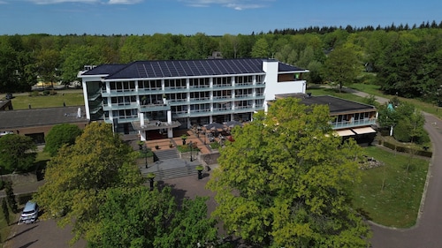 Fletcher Familiehotel De Hunzebergen