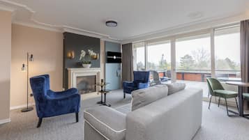 Royal Suite | In-room safe, desk, soundproofing, cribs/infant beds