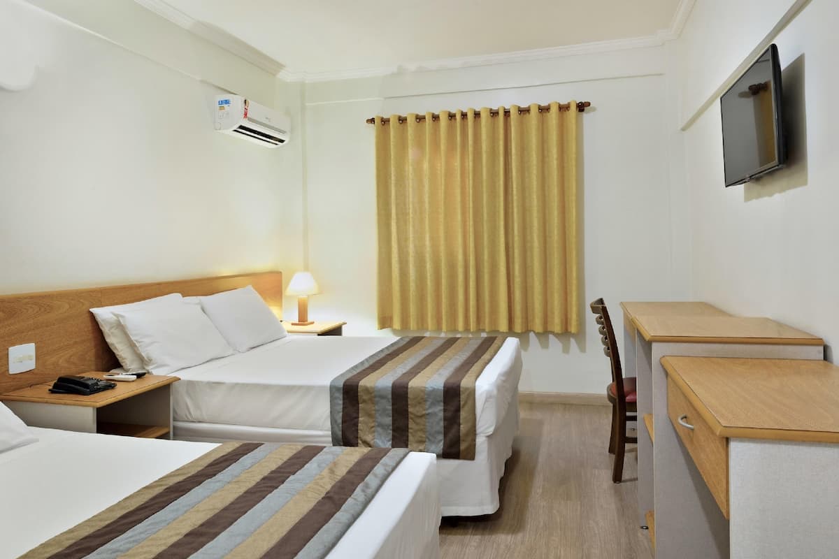 Minibar, bàn, truy cập Internet không dây miễn phí, bộ trải giường