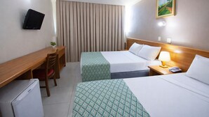 A hotel room with two beds, a desk, a chair, a television, and a painting on the wall. - Hotel Dan Inn Express Ribeirão Preto by Nacional Inn (Ribeirão Preto)