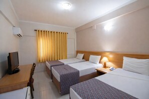 Minibar, desk, free WiFi, bed sheets - Hotel Dan Inn Express Ribeirão Preto by Nacional Inn (Ribeirão Preto)