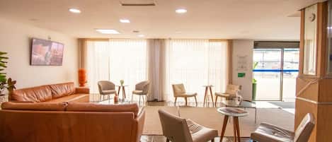 Coin salon dans le hall