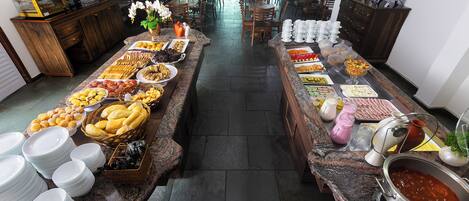 Free daily buffet breakfast