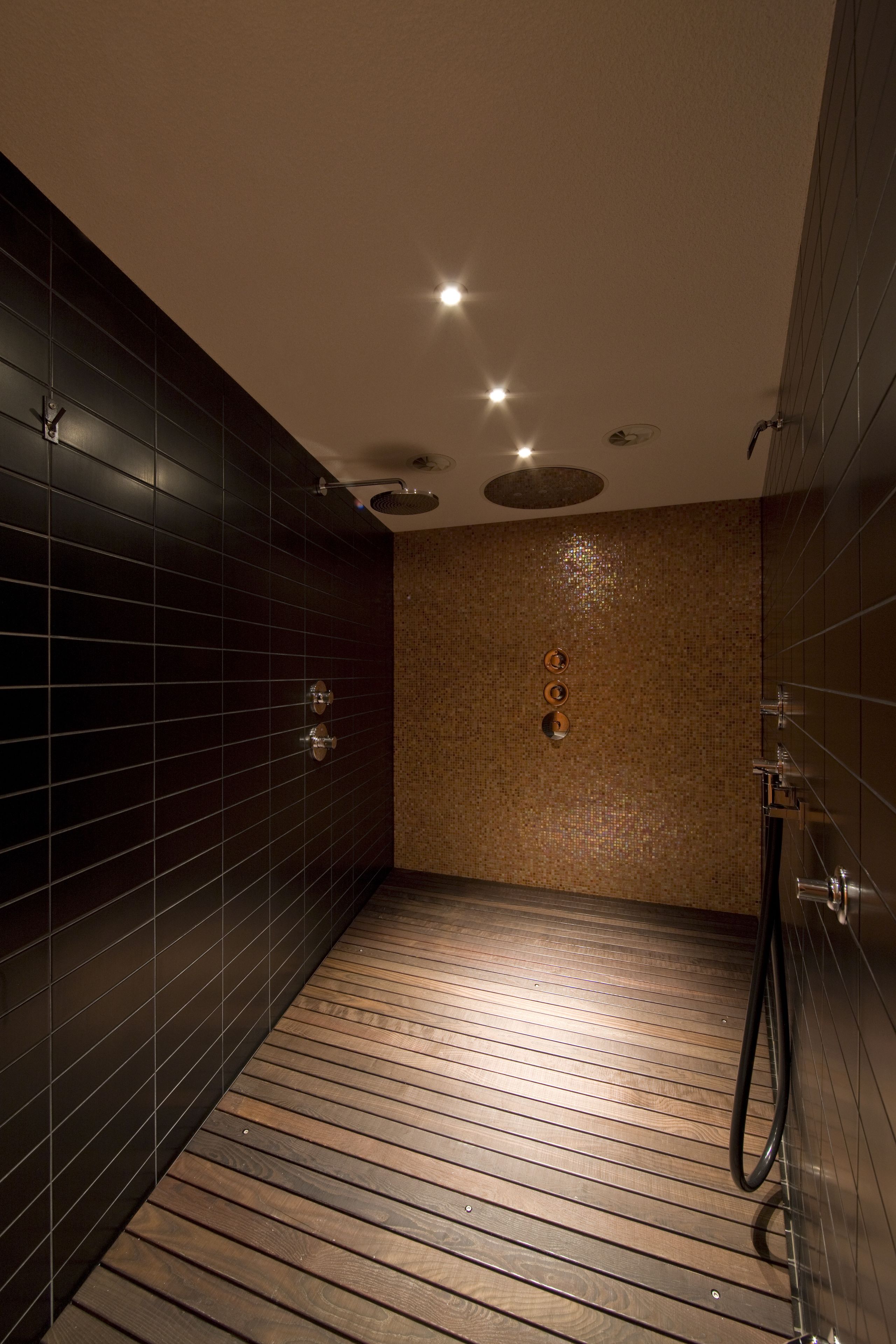 sauna, hot tub, steam room, turkish bath/hammam, body treatments