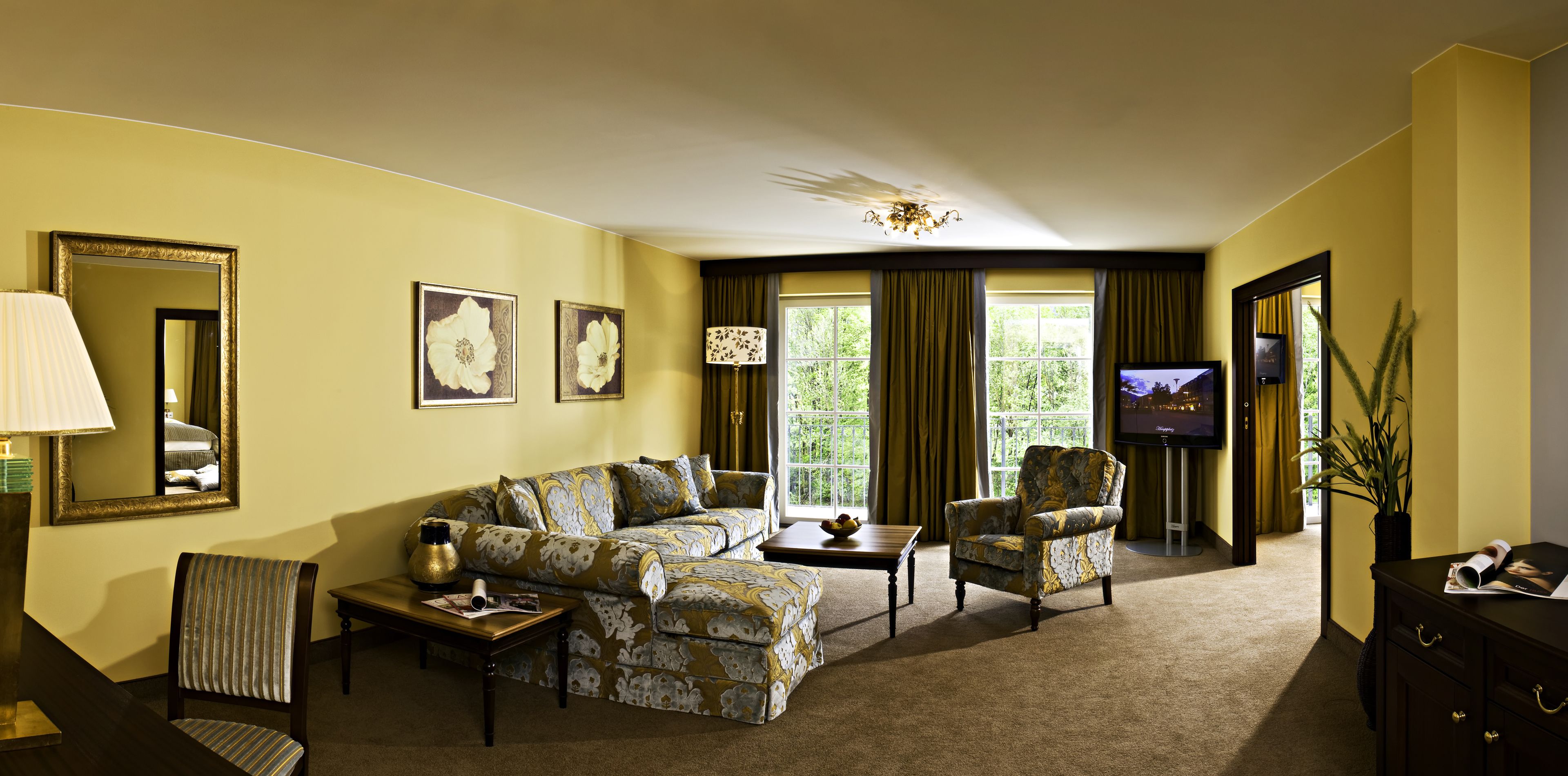 royal suite | living room | flat-screen tv