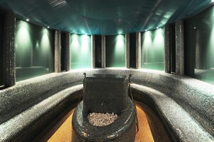 Couples treatment rooms, sauna, hot tub, steam room, body treatments