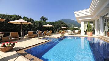 Exercise/lap pool