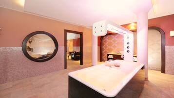 BehandlungsrĂ€ume fĂŒr Paare, Sauna, Whirlpool, Dampfbad