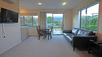 Standard Apartment, 2 Bedrooms, Accessible | Living area