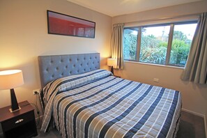 Standard Apartment, 2 Bedrooms | 2 bedrooms, pillowtop beds, desk, blackout drapes - Hanmer Apartments (Hanmer Springs)