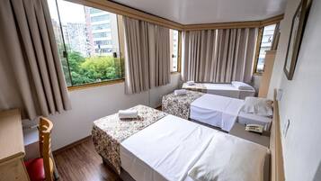 ์คํ ๋ค๋ ํธ๋ฆฌํ๋ฃธ, ์ฑ๊ธ์นจ๋ 3๊ฐ | 1 ๊ฐ์ ์นจ์ค, ๋ฏธ๋๋ฐ, ์ฑ
์, ์๋ง ์ปคํผ