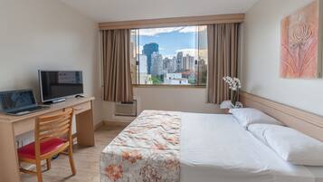 Minibar, escritorio, cortinas blackout y wifi gratis