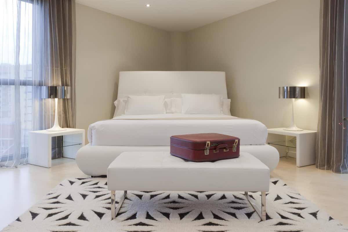 suite, jetted tub | down duvets, in-room safe, desk, blackout curtains