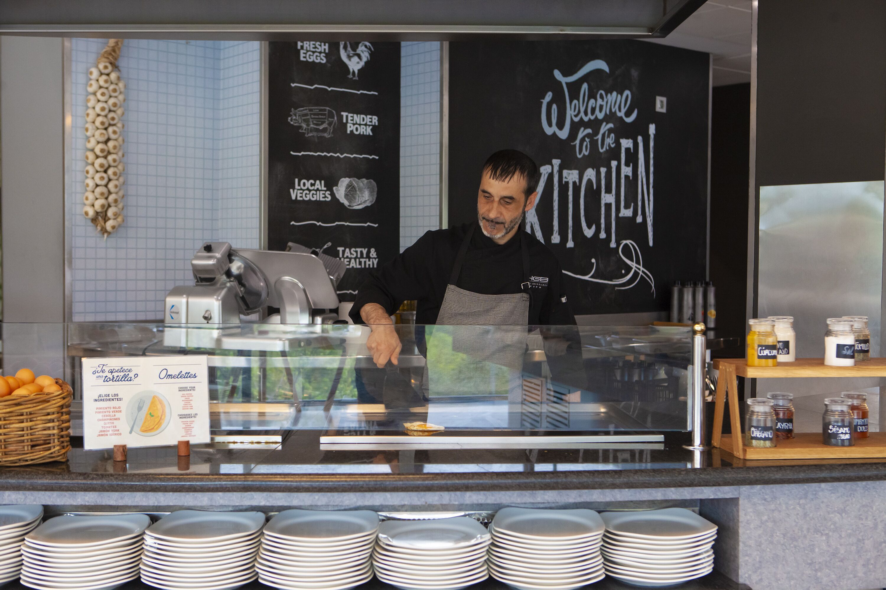 daily buffet breakfast (eur 20 per person)