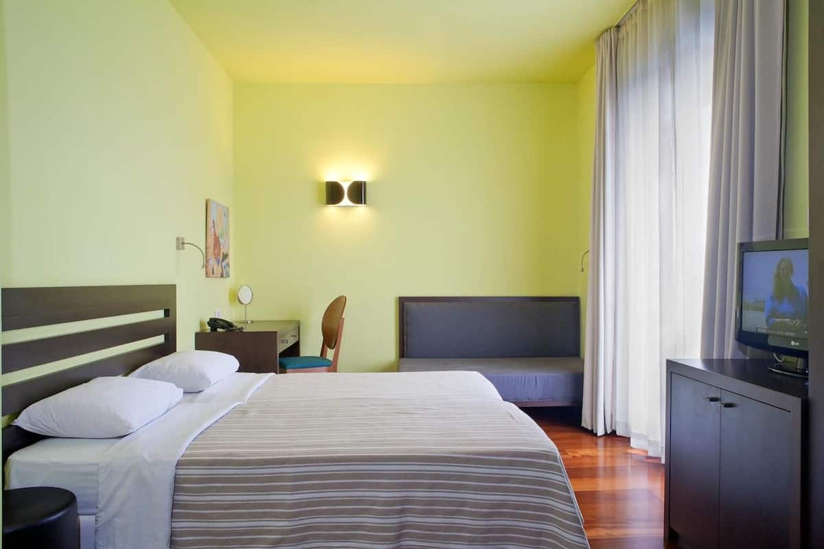 Premium bedding, down duvets, pillow-top beds, in-room safe