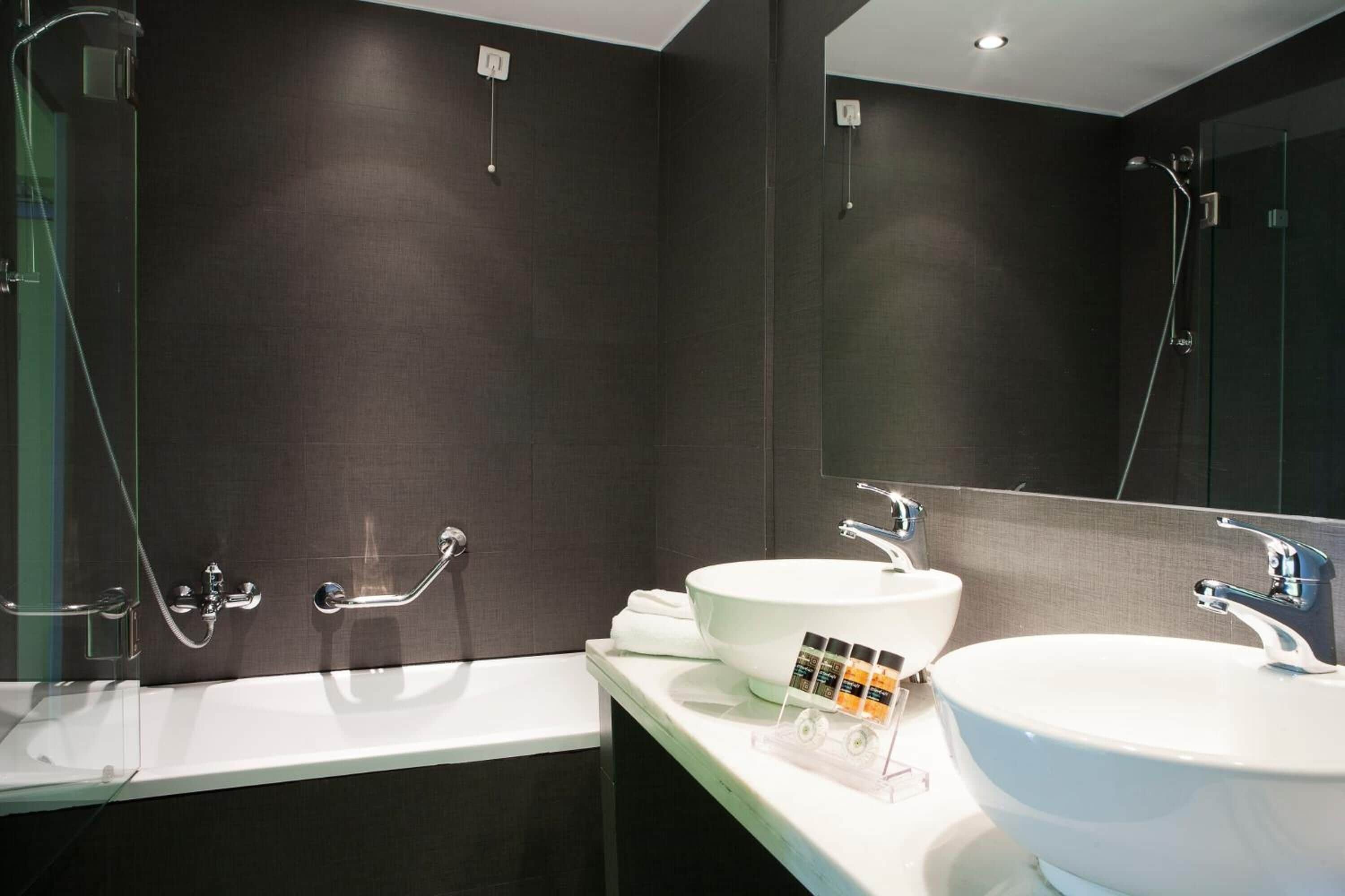 Photo - Athens Center Square Hotel