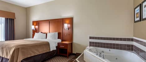 Rum - 1 kingsize-säng - tillgänglighetsanpassat - icke-rökare | Duntäcken, skrivbord, arbetsyta för laptop och mörkläggningsgardiner