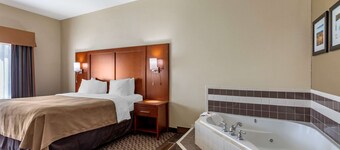 卡爾德本大學區凱富套房飯店