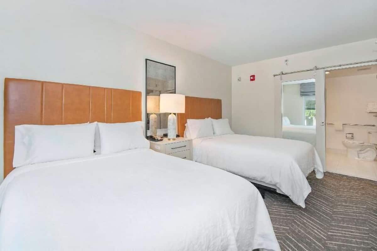 Literie hypoallergénique, coffre-fort pour ordinateur portable, bureau