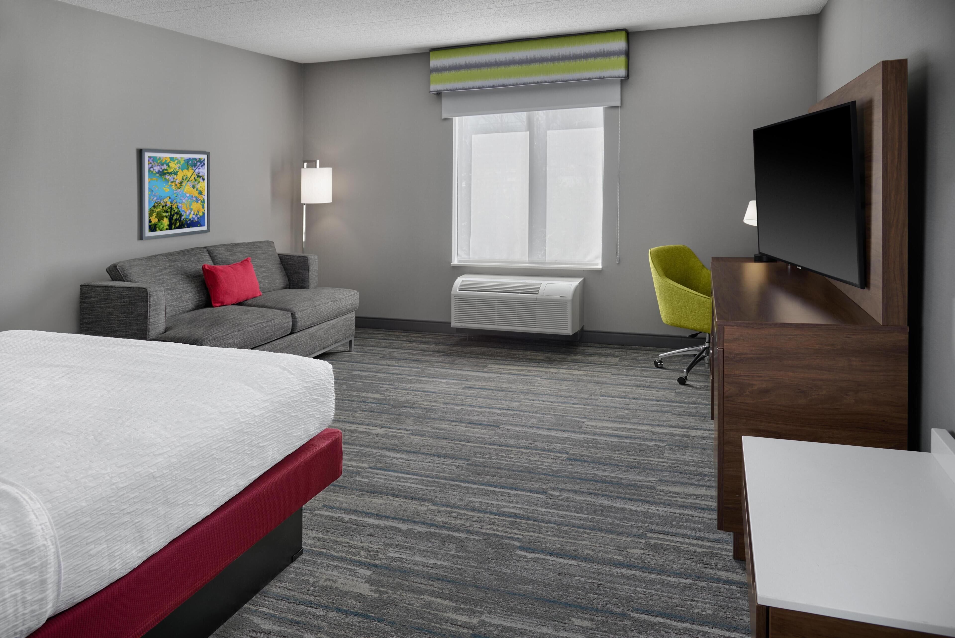 룸, 킹사이즈침대 1개 | 거실 공간 | 디지털 채널 시청이 가능한 32인치 LCD TV, TV