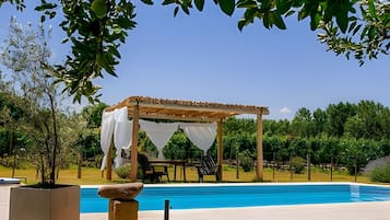 2 outdoor pools, sun loungers