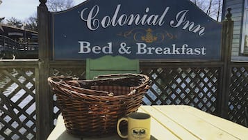5 restaurants, breakfast served
