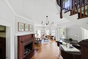 TV connectée de 46 pouces avec chaînes numériques, télévision