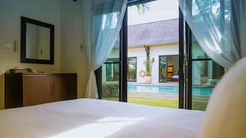 Premium bedding, minibar, in-room safe, desk