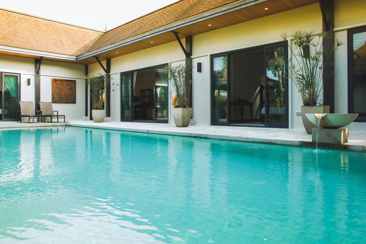 Piscine couverte, piscine extérieure