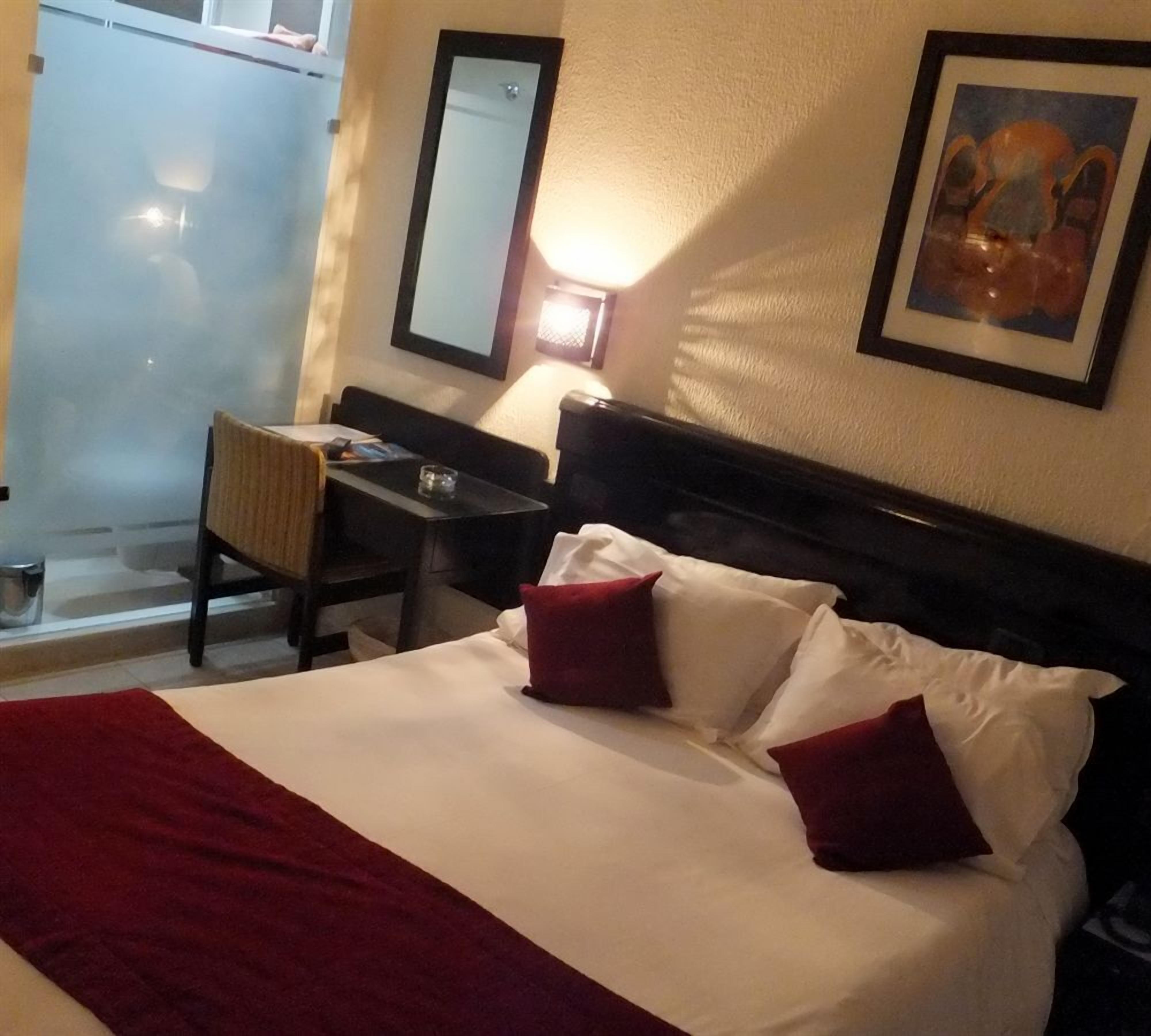 Minibar, in-room safe, desk, free WiFi