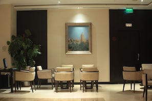 Lobby sitting area - Ambassadeurs Hôtel (Tunis)