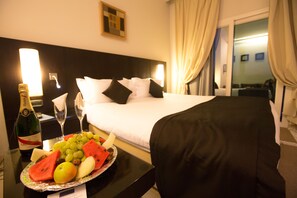 Minibar, in-room safe, desk, free WiFi - Ambassadeurs Hôtel (Tunis)