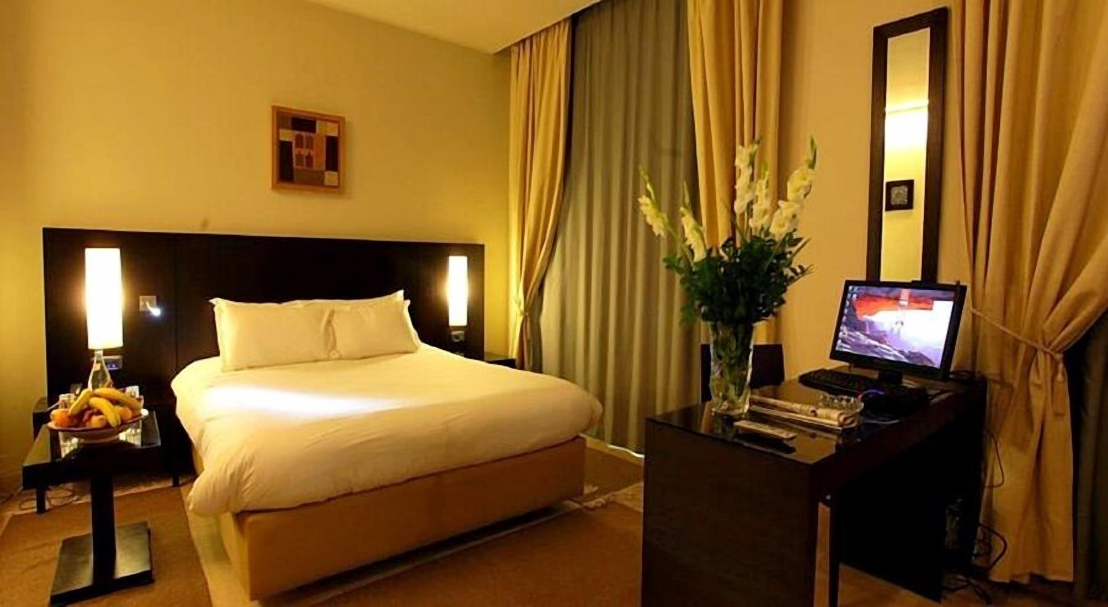 Minibar, in-room safe, desk, free WiFi