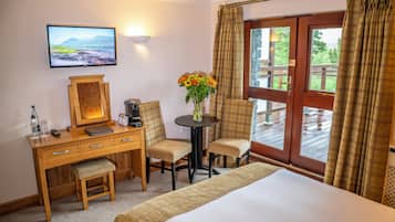 Doppelzimmer | Hochwertige Bettwaren, Schreibtisch, Bügeleisen/Bügelbrett