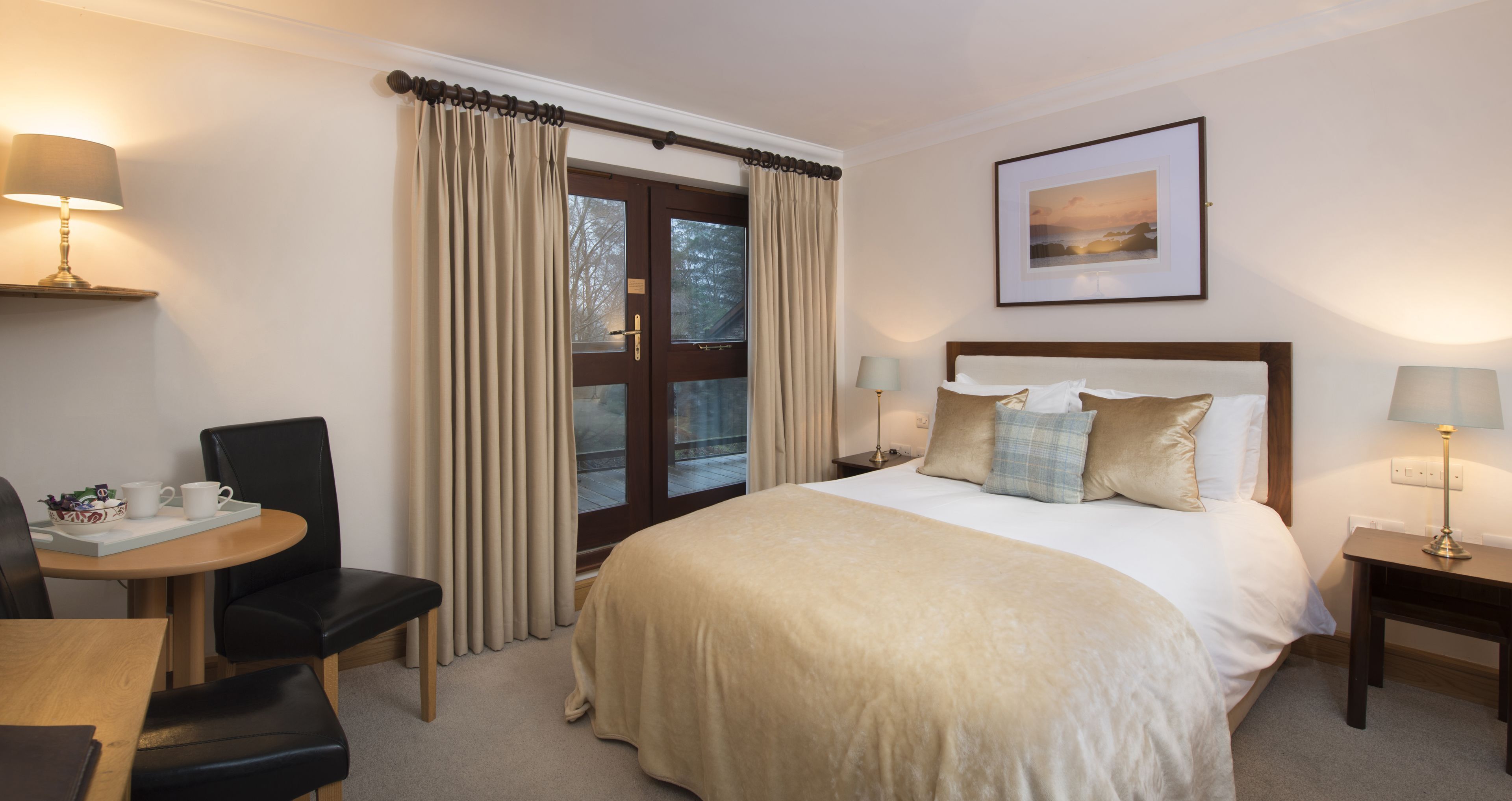 Premium bedding, desk, iron/ironing board, free WiFi