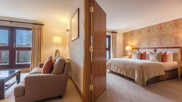 Suite | 1 bedroom, premium bedding, desk, iron/ironing board
