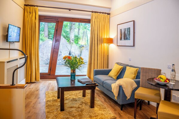 أغطية فراش متميزة ومكتب ومكواة/لوح كي وواي فاي مجانًا